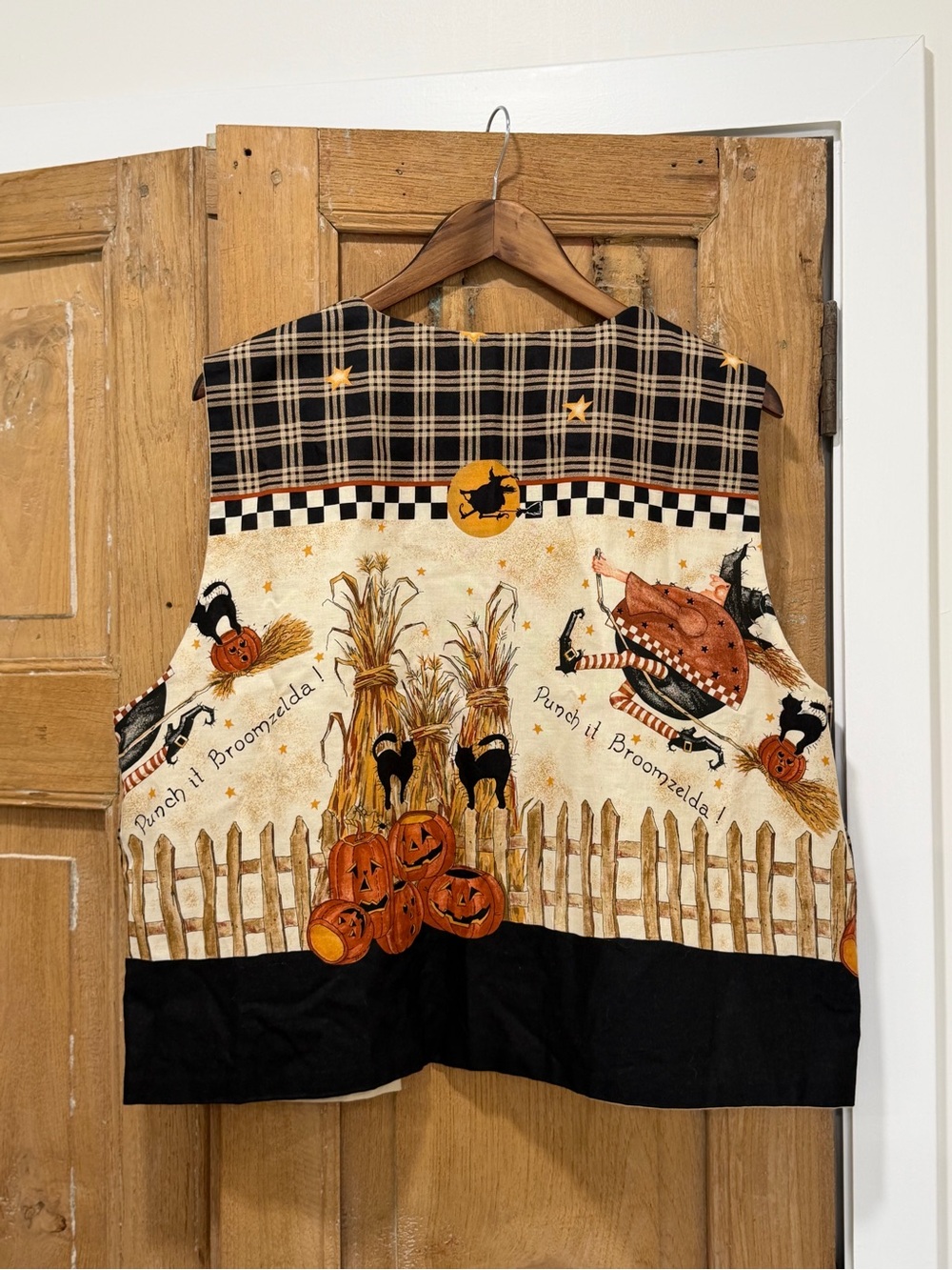 Women's Halloween Print Vest - Black & Cream Witch Pumpkin Design